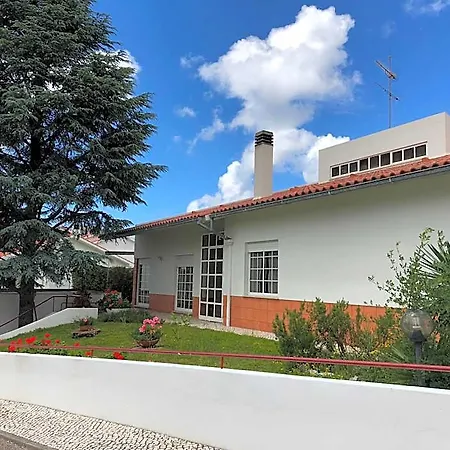 Quinta Nova Do Almeida Bed & Breakfast 3*